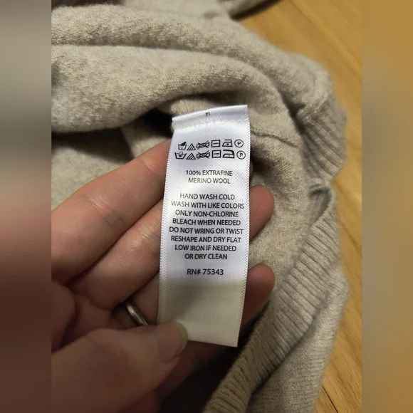 Cropped merino sweater - Picture 4 of 6